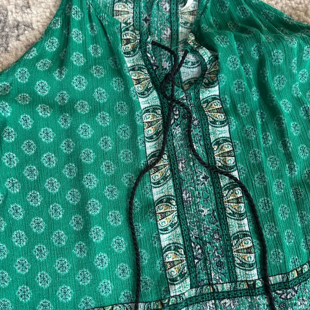 Tank Top with Patterned Design - Picture 3 of 3